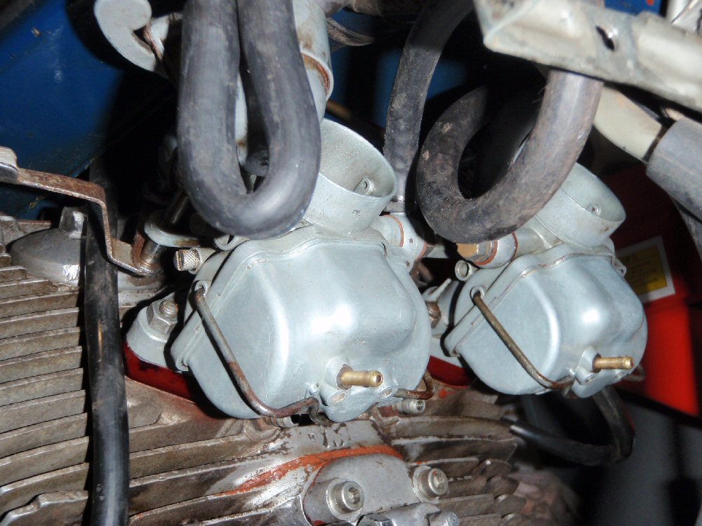 early square bowl powerjet carbs attached to a 1962 CB72.jpg