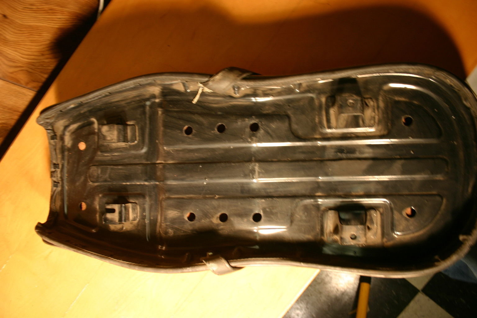 seat pan violin case CB77.JPG